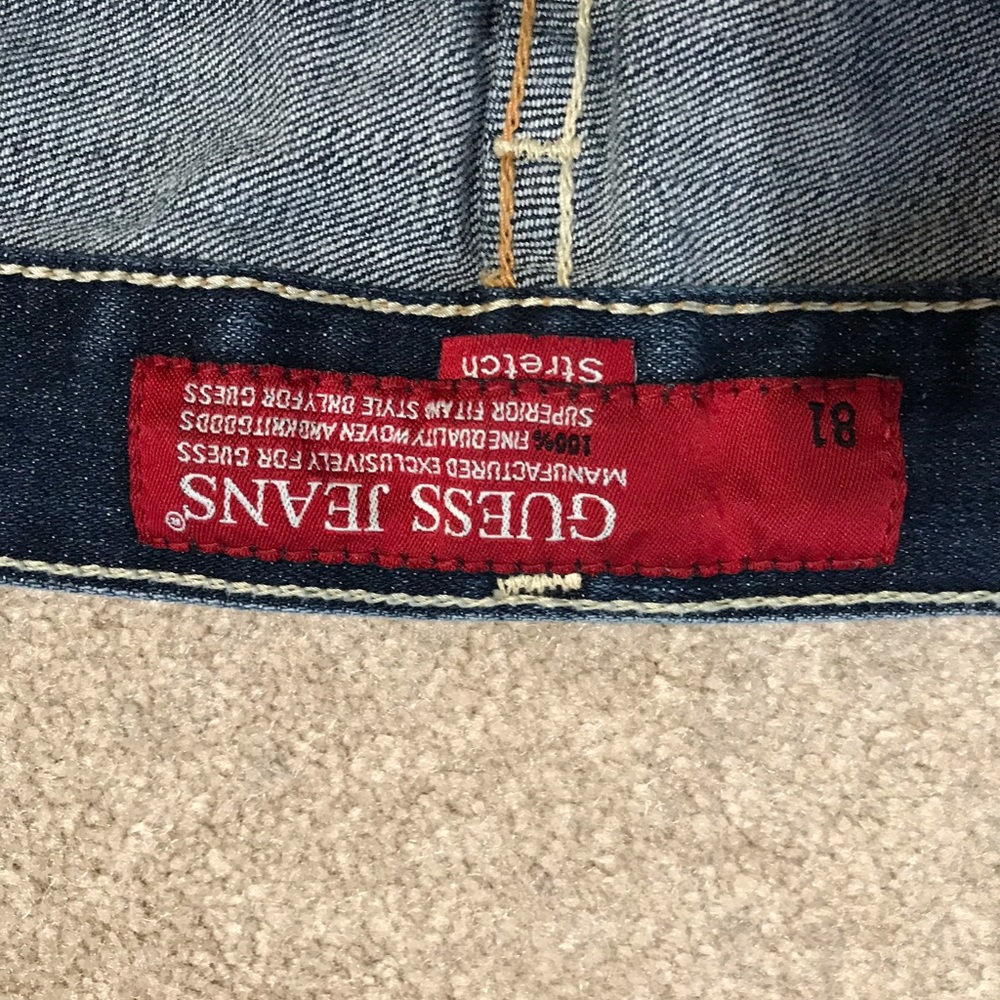 Guess - Picture 3 of 4